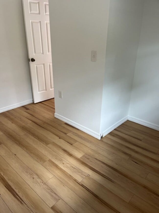 Building Photo - 2 Bdrm 1 Bath Apartment in Bradenton, FL