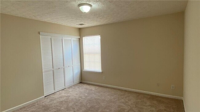 Building Photo - 986 Hawthorn Ln