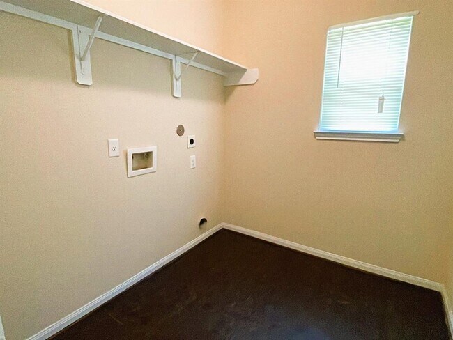 Building Photo - 8526 Homewood Ln