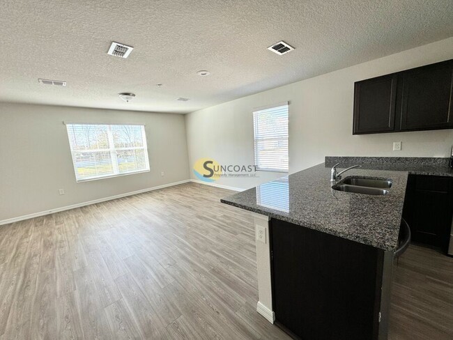 Building Photo - 7637 Mailes Ct