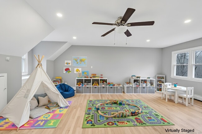 Building Photo - 19 Good Hill Rd