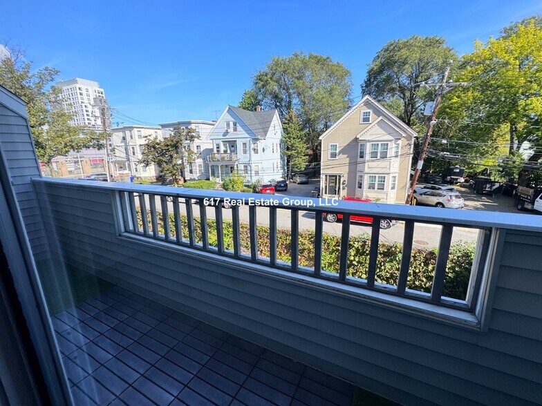 Building Photo - 142 N Beacon St