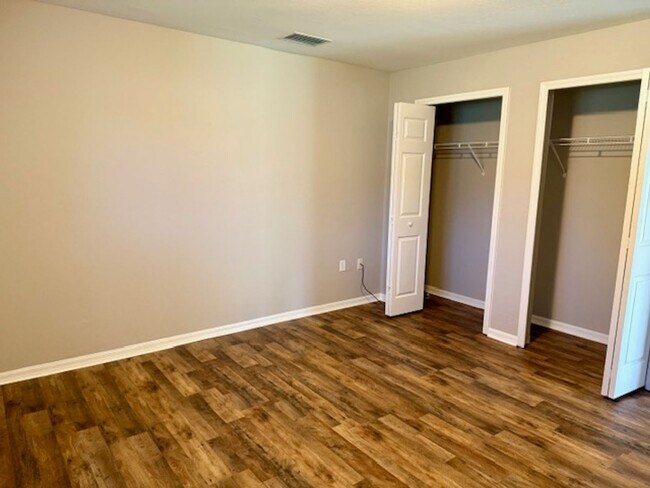 Building Photo - 18-Month Lease at $1,425 / 12-Month Lease ...