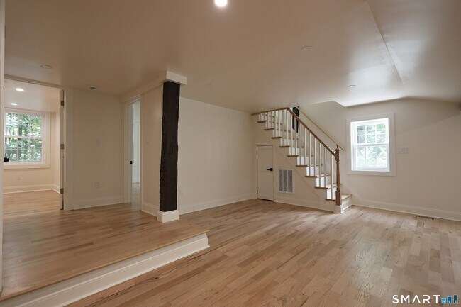 Building Photo - 37 Peaceable St