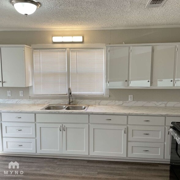 Building Photo - 1524 27th St