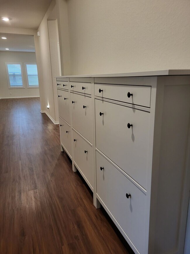 Building Photo - Ready for Move-In