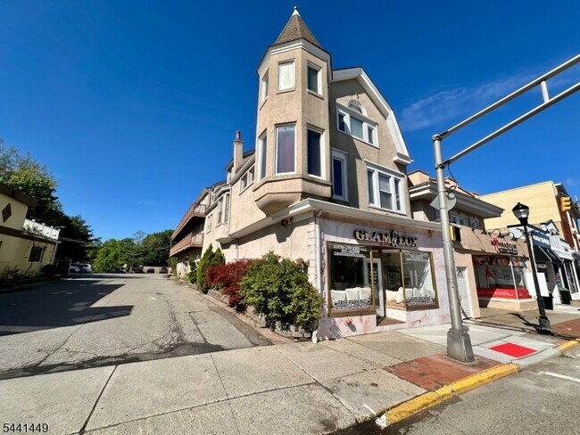 Building Photo - 336 Bloomfield Ave