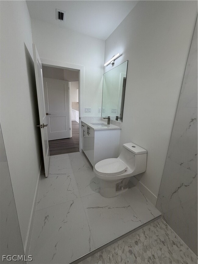 Building Photo - 723 Ivan Ave S