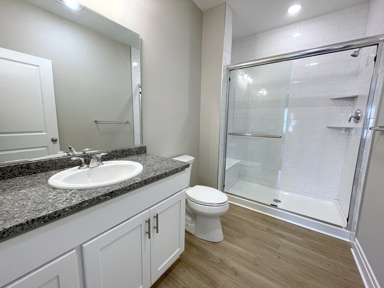 Primary Bedroom Ensuite Bathroom - 4286 Tisbury Ln