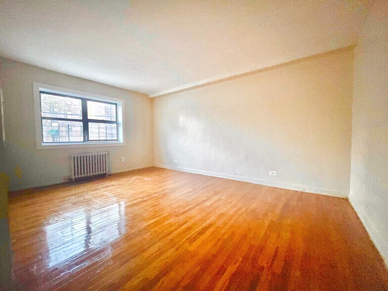 Primary Photo - 1166 E 215th St