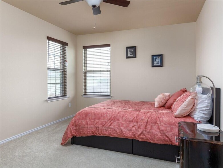 Second bedroom - 1014 Chad Loop