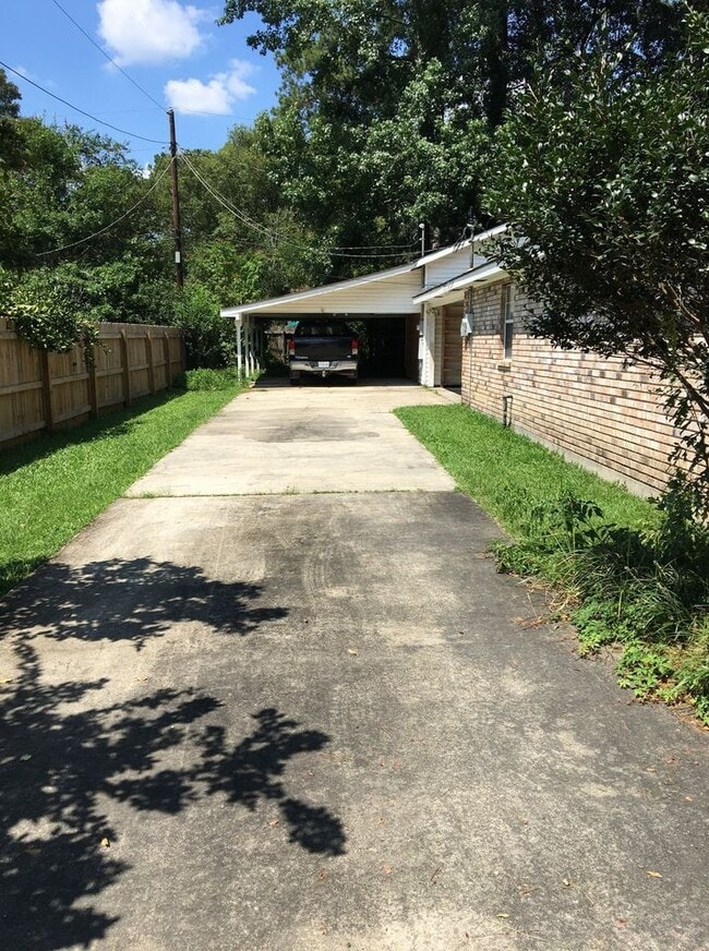 Building Photo - 14151 Yates Ave