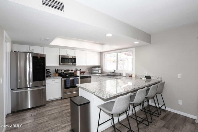 Building Photo - 2634 S Cottonwood Dr