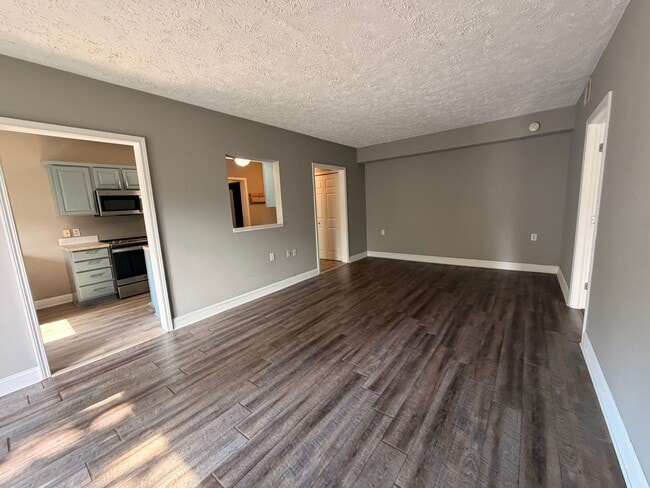 Building Photo - 5712 E Town Dr