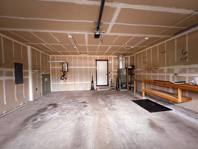 Building Photo - 3 Bed 2 Bath Rambler Gold Bar