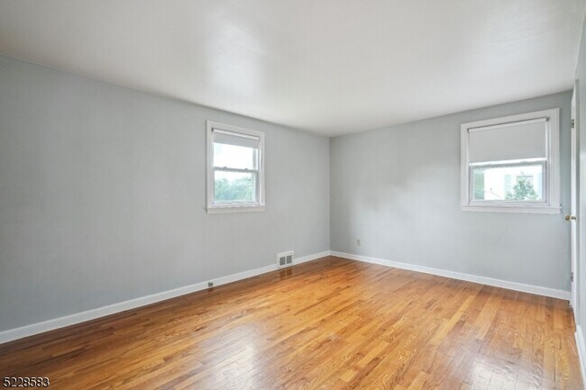 Building Photo - 21 Spier Dr