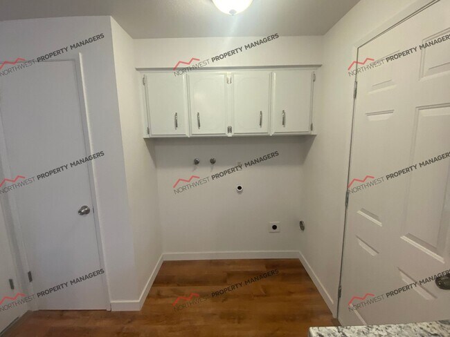 Building Photo - R19B