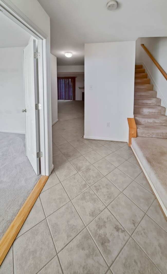 Building Photo - 3074 Esser Pl