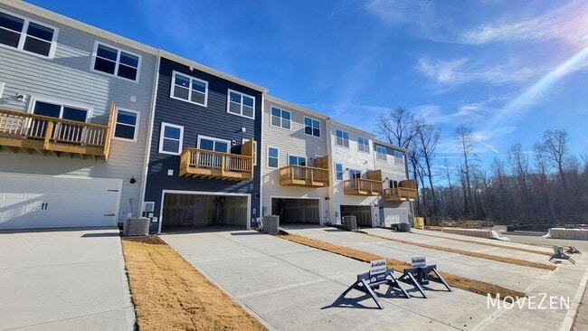 Building Photo - 720 Lucky Clover Way