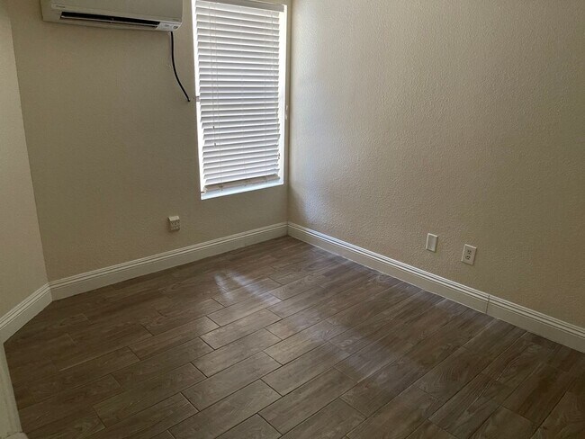 Building Photo - Wonderful upgraded 1 bed 1 bath unit