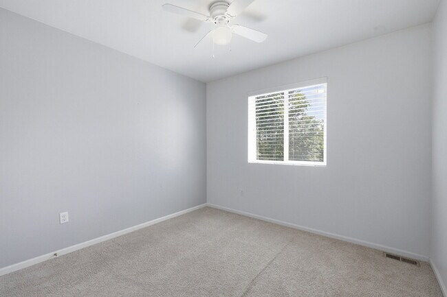 Building Photo - "Charming 3-Bedroom Home with 2.5 Baths on Kirk Street – 1744 sq ft of Comfort in Denver!"