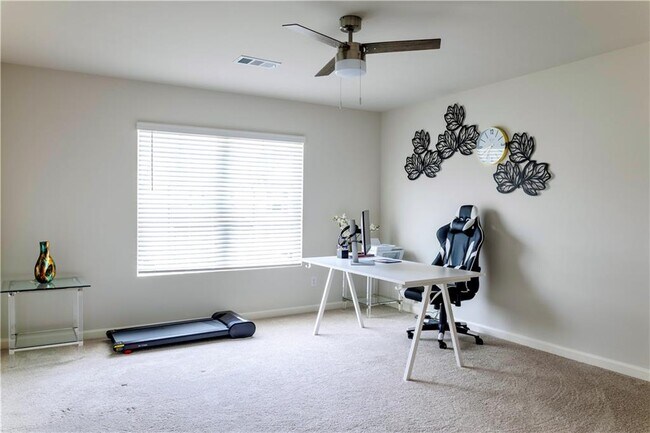 Building Photo - 325 Fernbrook Trl