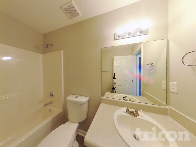 Building Photo - 9021 Macbeth Dr