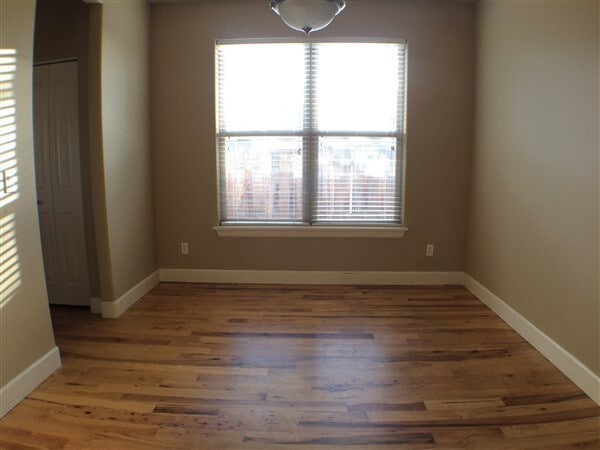 Building Photo - Redmond - Beautiful 2 Story 4 Bedroom Home...