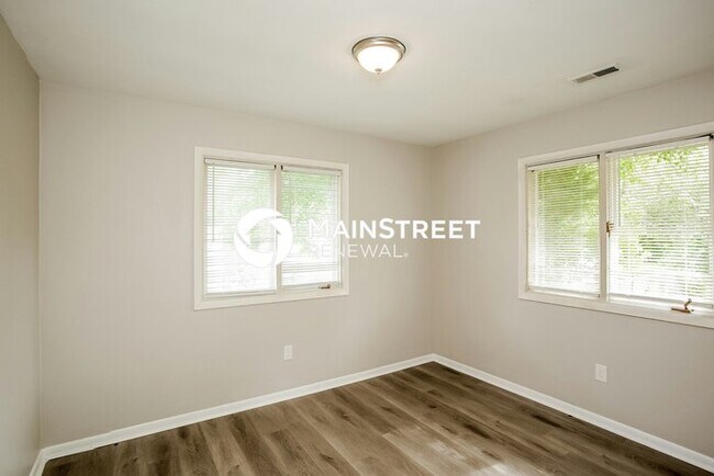Building Photo - 3 Bedroom Pet-Friendly Home in Indianapolis, IN with Main Street Renewal