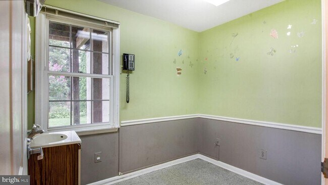 Building Photo - 8933 Colesville Rd