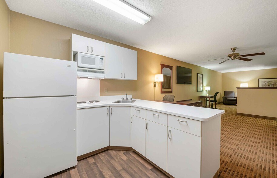 Building Photo - Furnished Studio-Colorado Springs - West