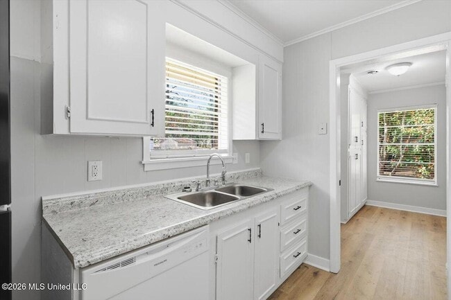 Building Photo - 104 Park Trail