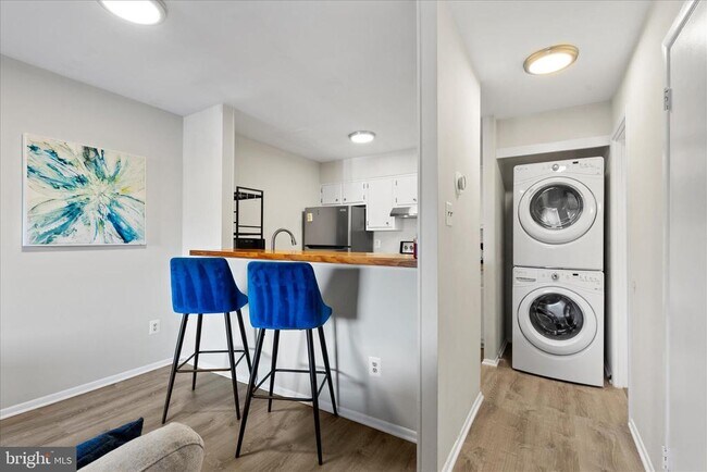 Building Photo - 3911 Woodhue Pl