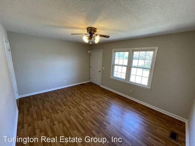 Building Photo - 3 br, 1.5 bath House - 1202 NC 55 E