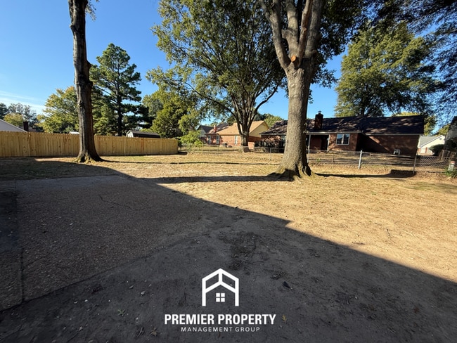 Building Photo - 4627 Chelwood Dr