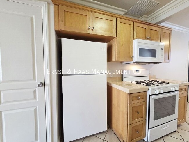 Building Photo - 5331 E The Toledo