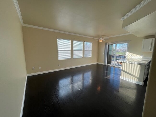 Building Photo - Spacious 2bed 2.5bath 3 story Condo with 1 car garage available in Westlake Parkway!