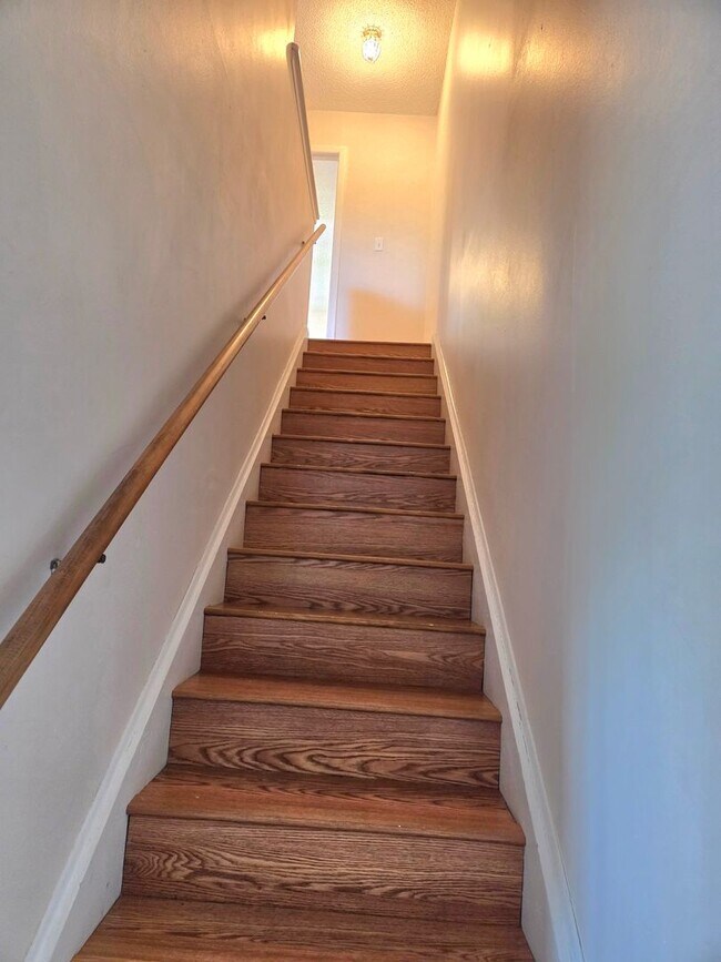 Building Photo - NEW PRICE / N Tamiami Trail / Townhouse