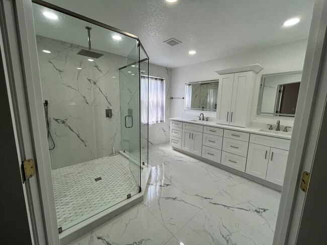 Building Photo - 13110 Moss Park Ridge Dr