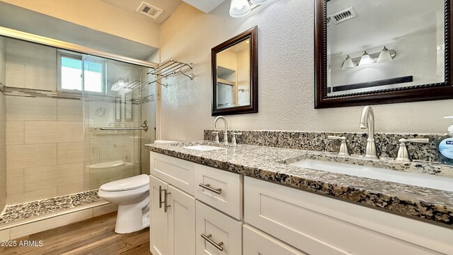 Building Photo - 2502 E Sahuaro Dr