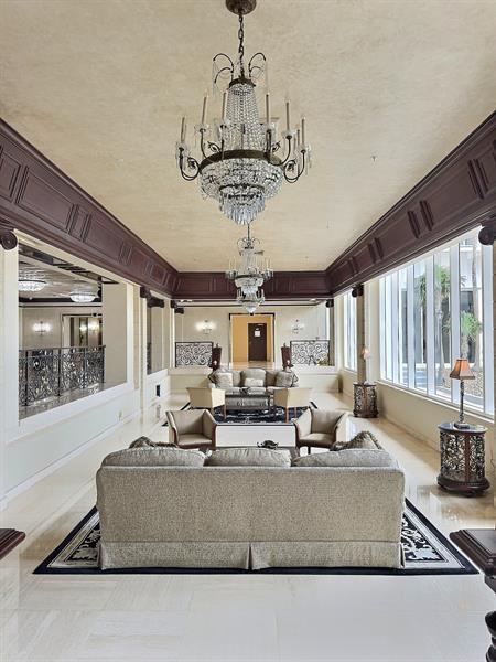 Building Photo - 2030 S Ocean Dr