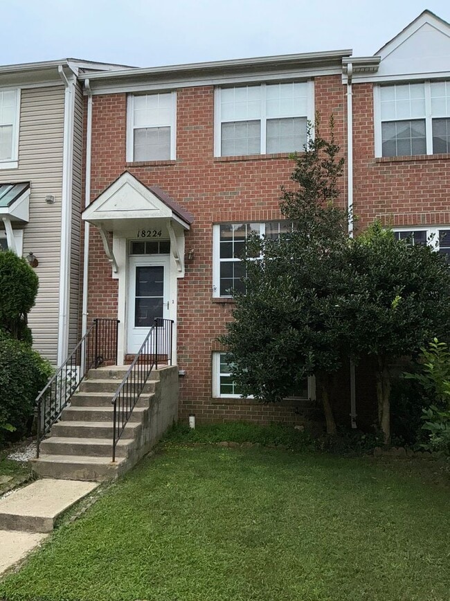 Primary Photo - Very clean and well maintained 3BR 2 full ...