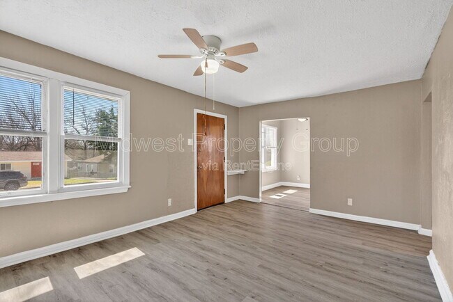 Building Photo - 8921 Higginson Ave