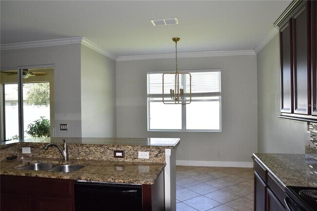 Building Photo - 711 Meadow Glade Dr