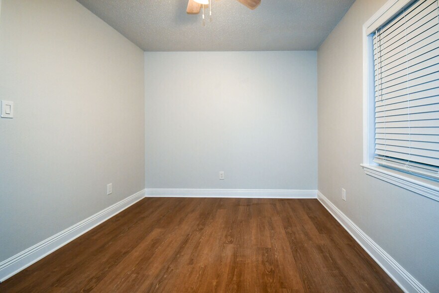Building Photo - 5094 J E L Drive