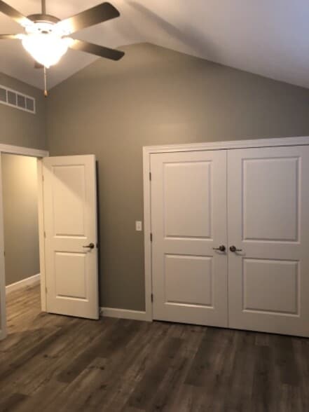 Building Photo - 628 Davis St