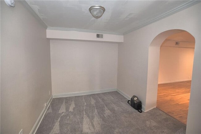 Building Photo - 417 10th St NE