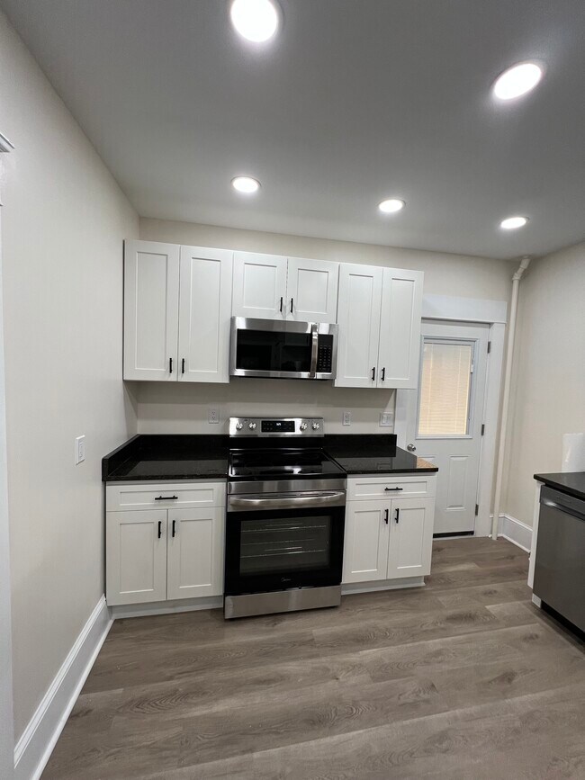 Building Photo - 815 Grove St