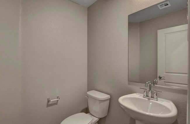 Building Photo - 2021 SINGLE FAMILY HOME IN GATED COMMUNITY