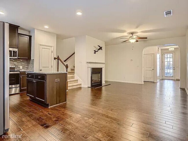 Building Photo - 3 br, 2.5 bath Townhome - 4201 Alden Park Dr